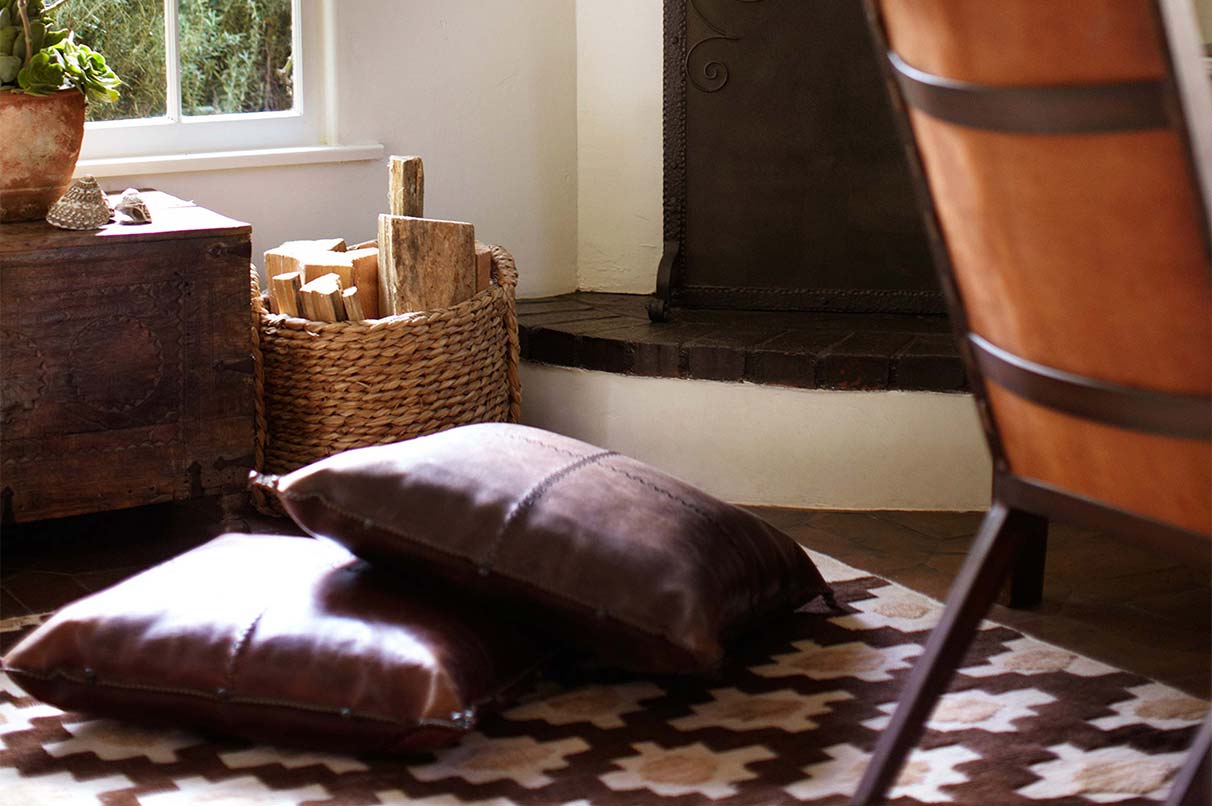 HOME ACCENTS